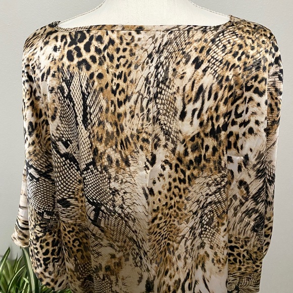 Chico’s Plus Size 3 Animal Print V-Neck Blouse - Picture 7 of 13